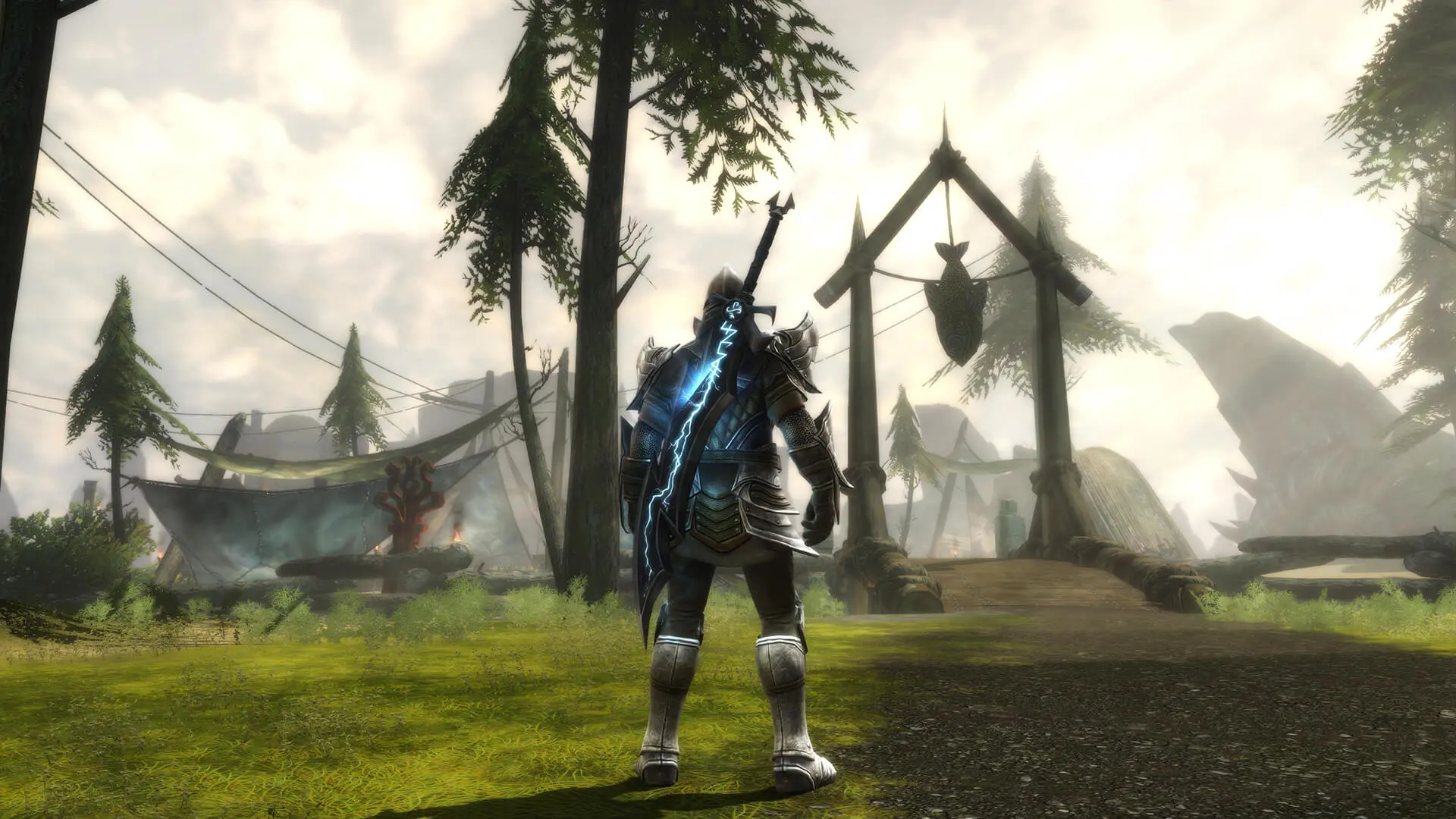 Kingdoms of Amalur: Re-Reckoning character in blue lightning-infused weapon facing a wooden gate.